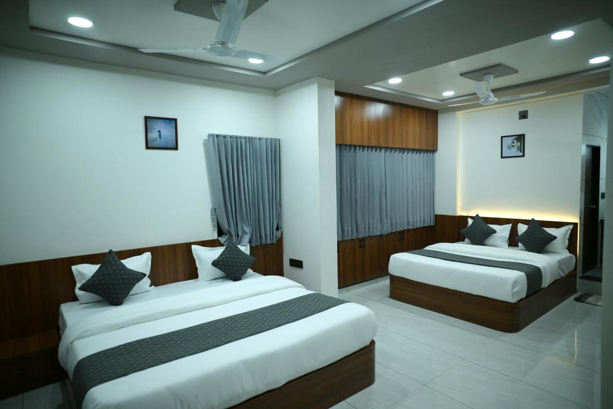 Hotel Aagman Palanpur Bagian luar foto