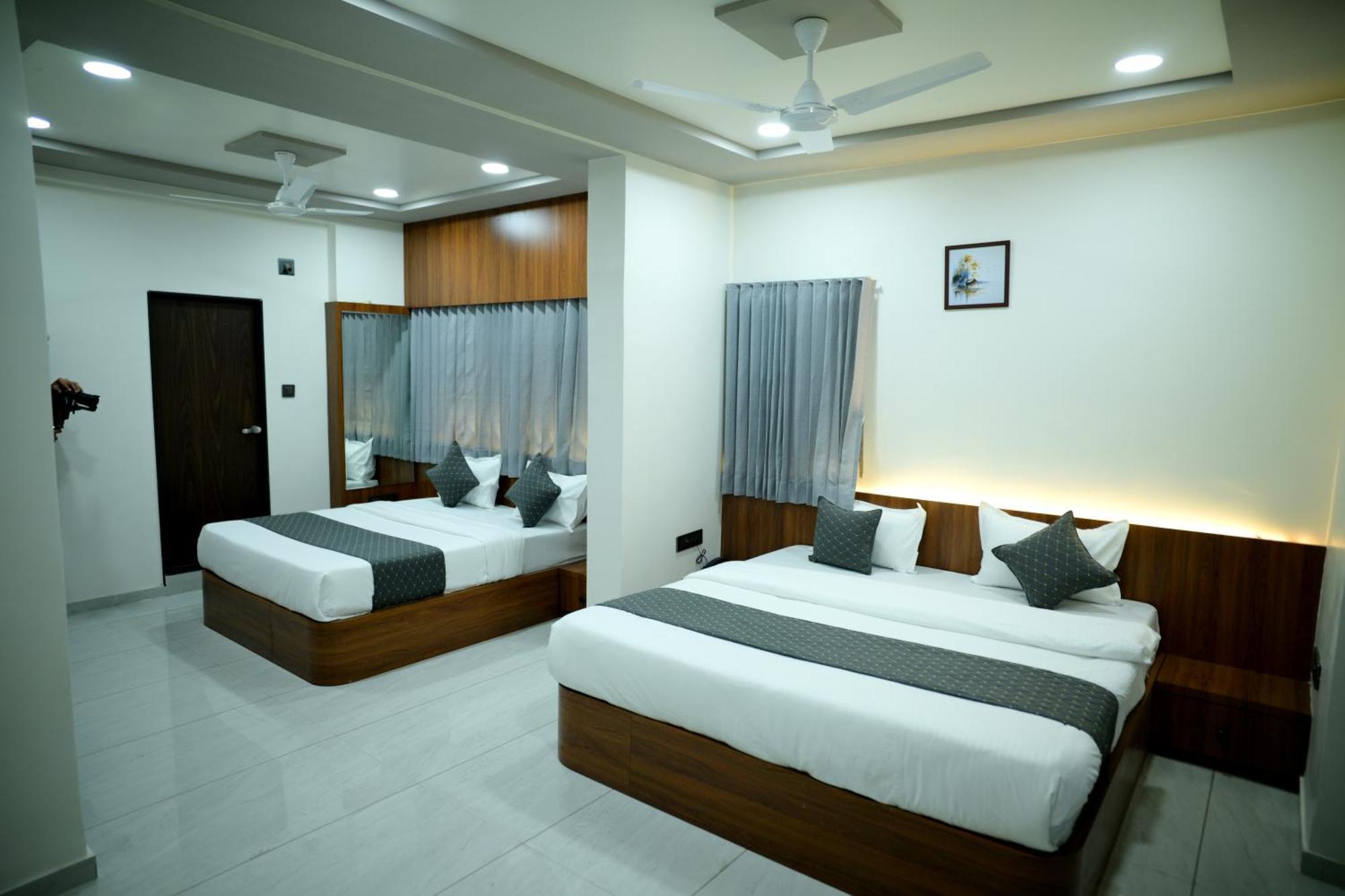 Hotel Aagman Palanpur Bagian luar foto