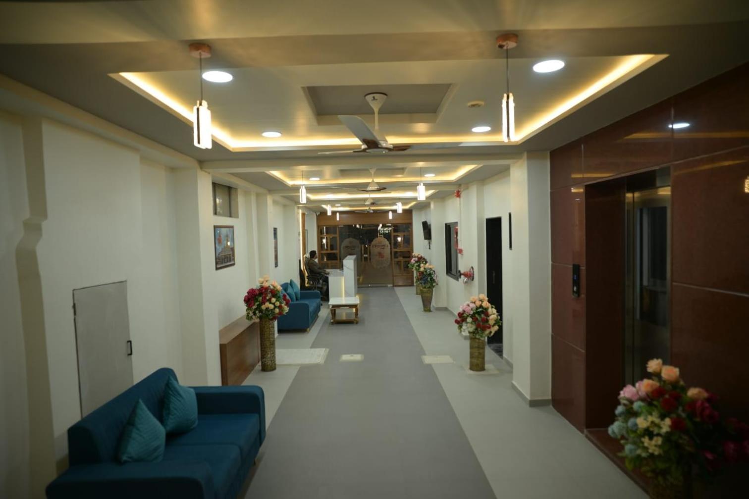 Hotel Aagman Palanpur Bagian luar foto
