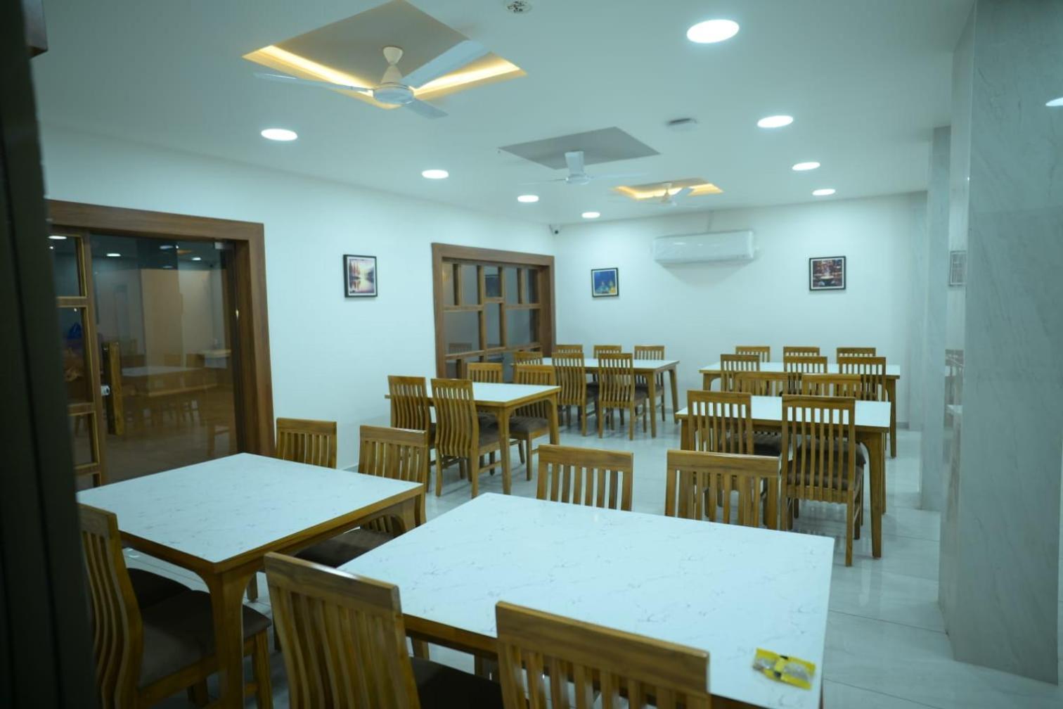 Hotel Aagman Palanpur Bagian luar foto