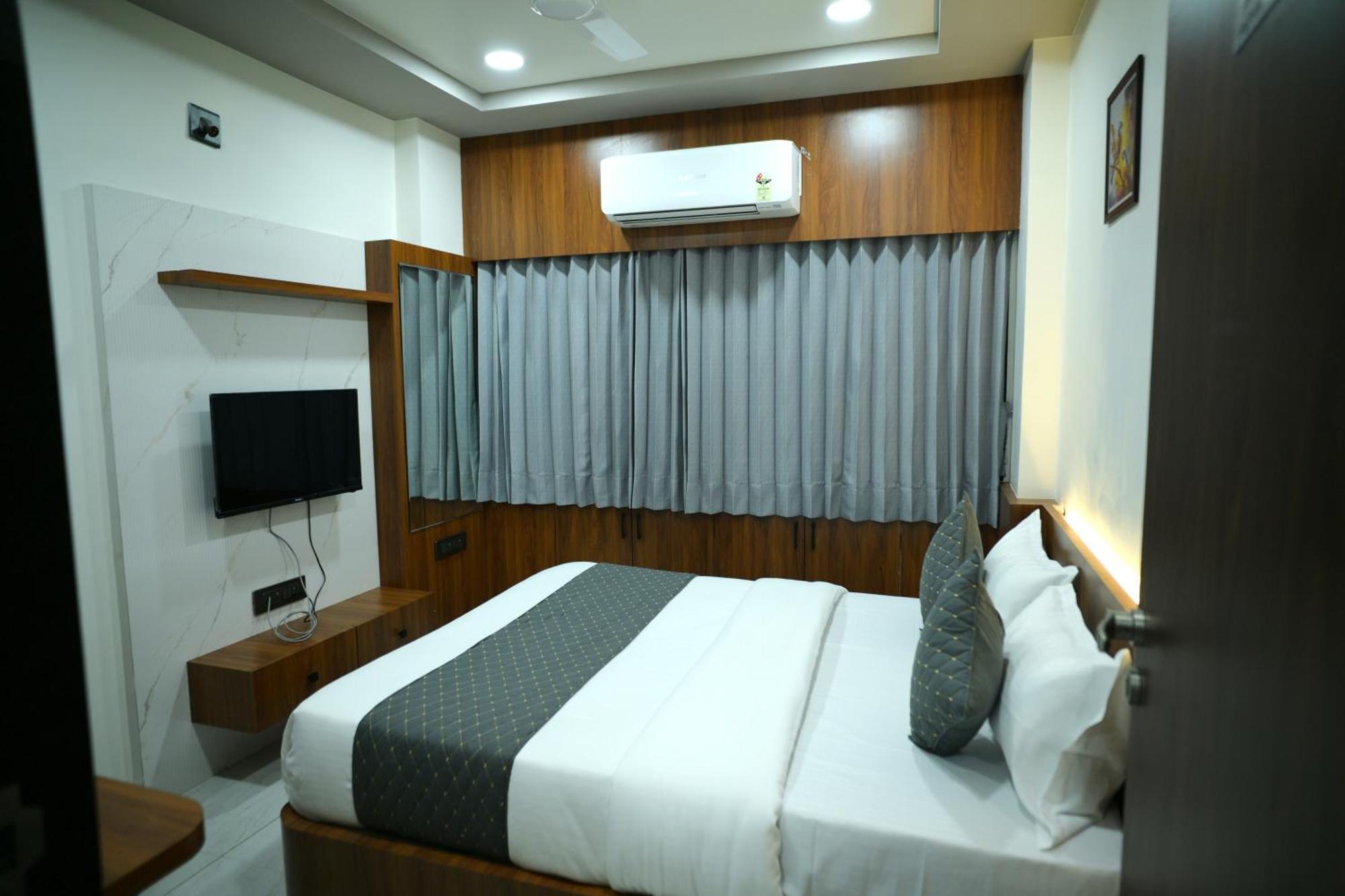 Hotel Aagman Palanpur Bagian luar foto